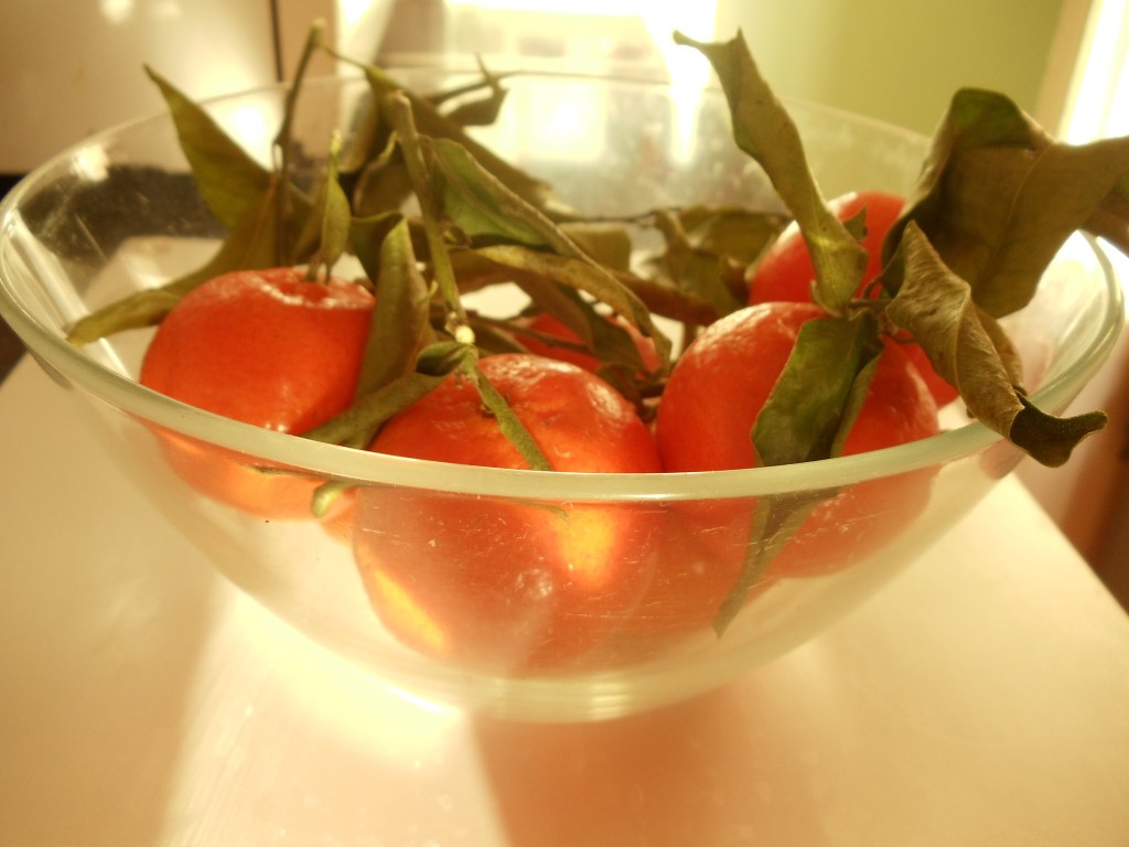 Neither a plum or a potato but a fancy bowl of oranges 