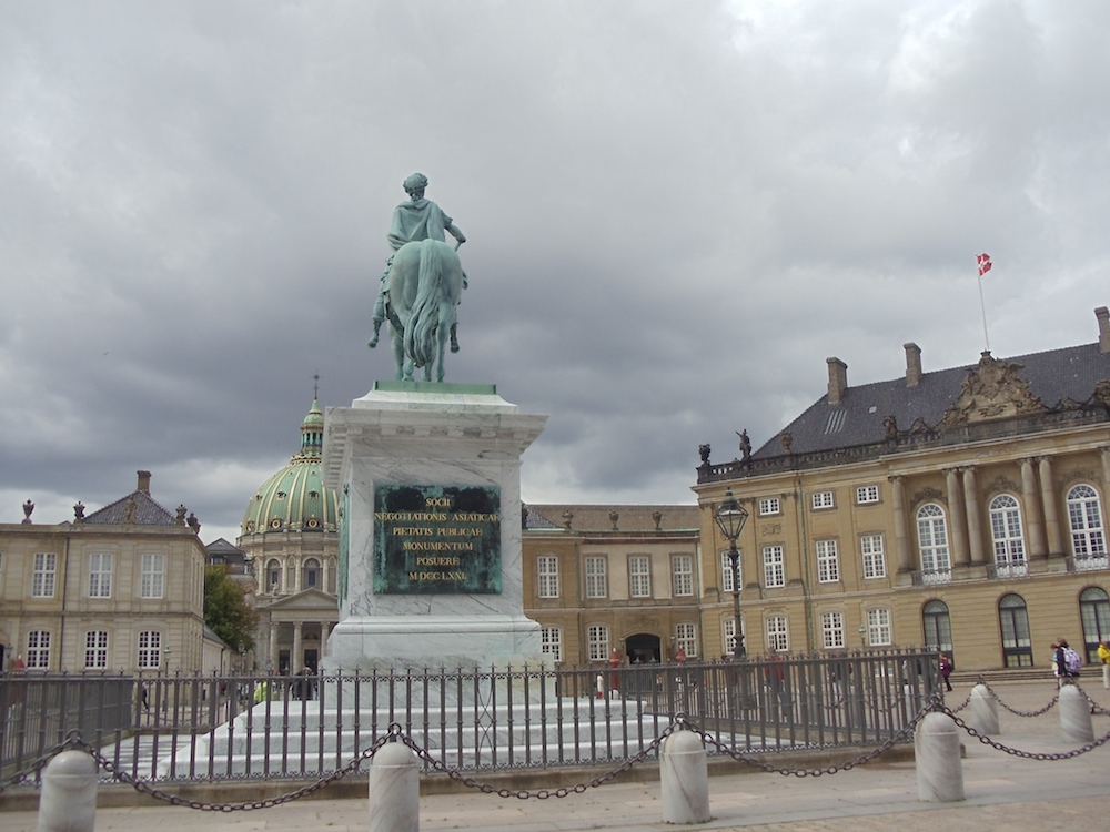 This statue in the courtyard of the palace had more fencing than the palace itself.